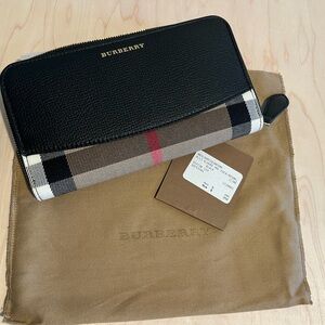 Burberrry Elmore Zip Wallet
